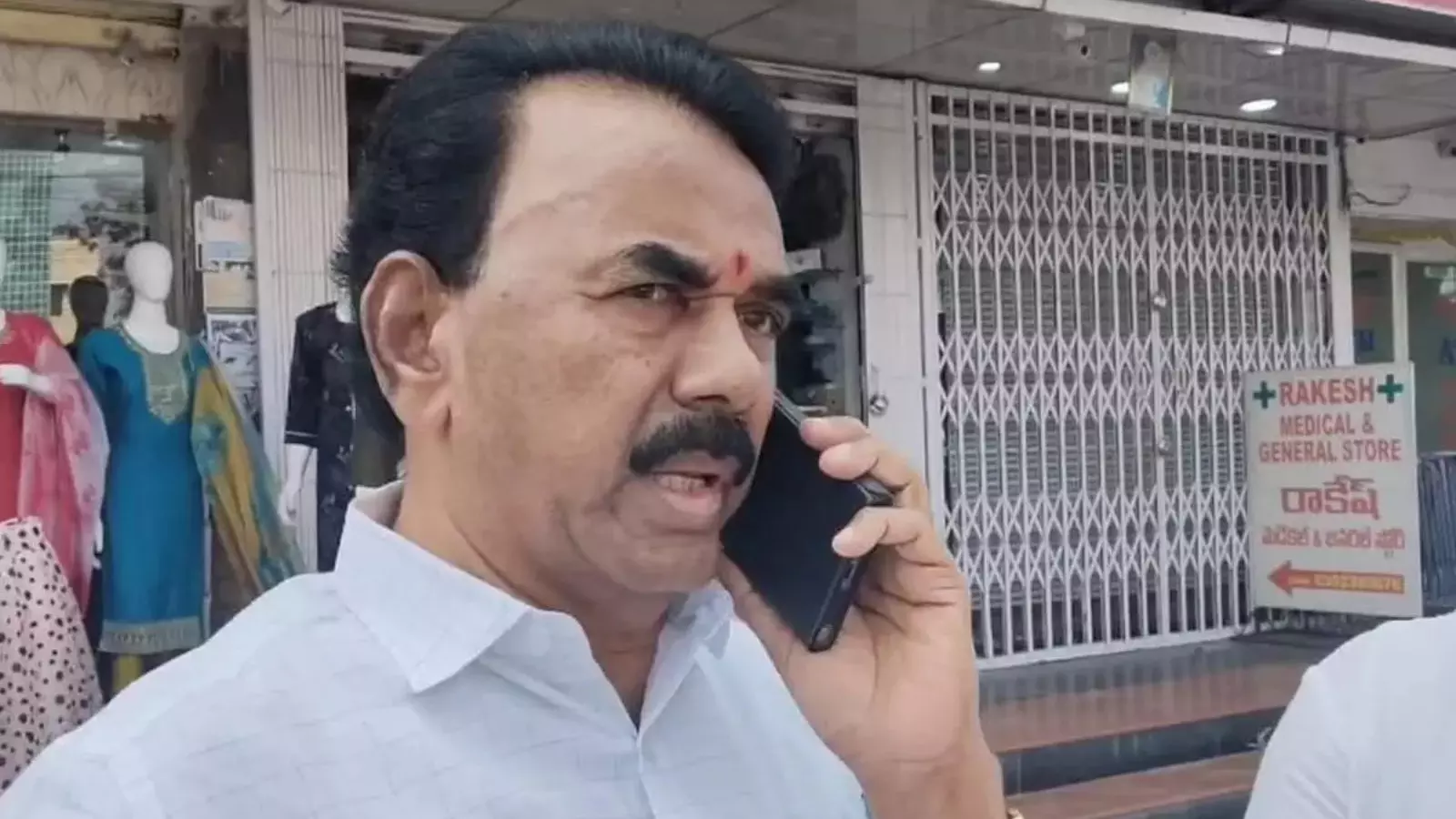 నేడు ఆదిలాబాద్ జిల్లాలో మంత్రి జూపల్లి కృష్ణారావు నేడు ఆదిలాబాద్ జిల్లాలో మంత్రి జూపల్లి కృష్ణారావు