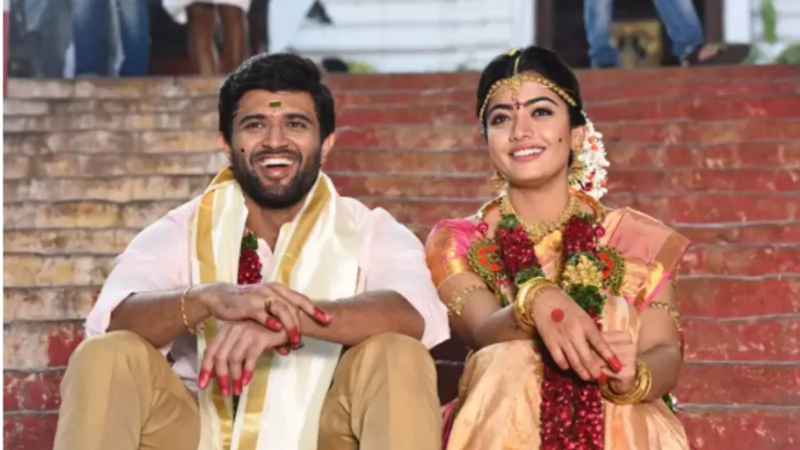 వేడుకగా హీరో విజయ్ దేవరకొండ, రష్మిక వివాహం వేడుకగా హీరో విజయ్ దేవరకొండ, రష్మిక వివాహం