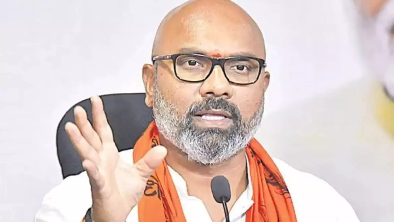 పసుపు కొనుగోళ్లపై స్పందించిన ఎంపీ ధర్మపురి అరవింద్ పసుపు కొనుగోళ్లపై స్పందించిన ఎంపీ ధర్మపురి అరవింద్