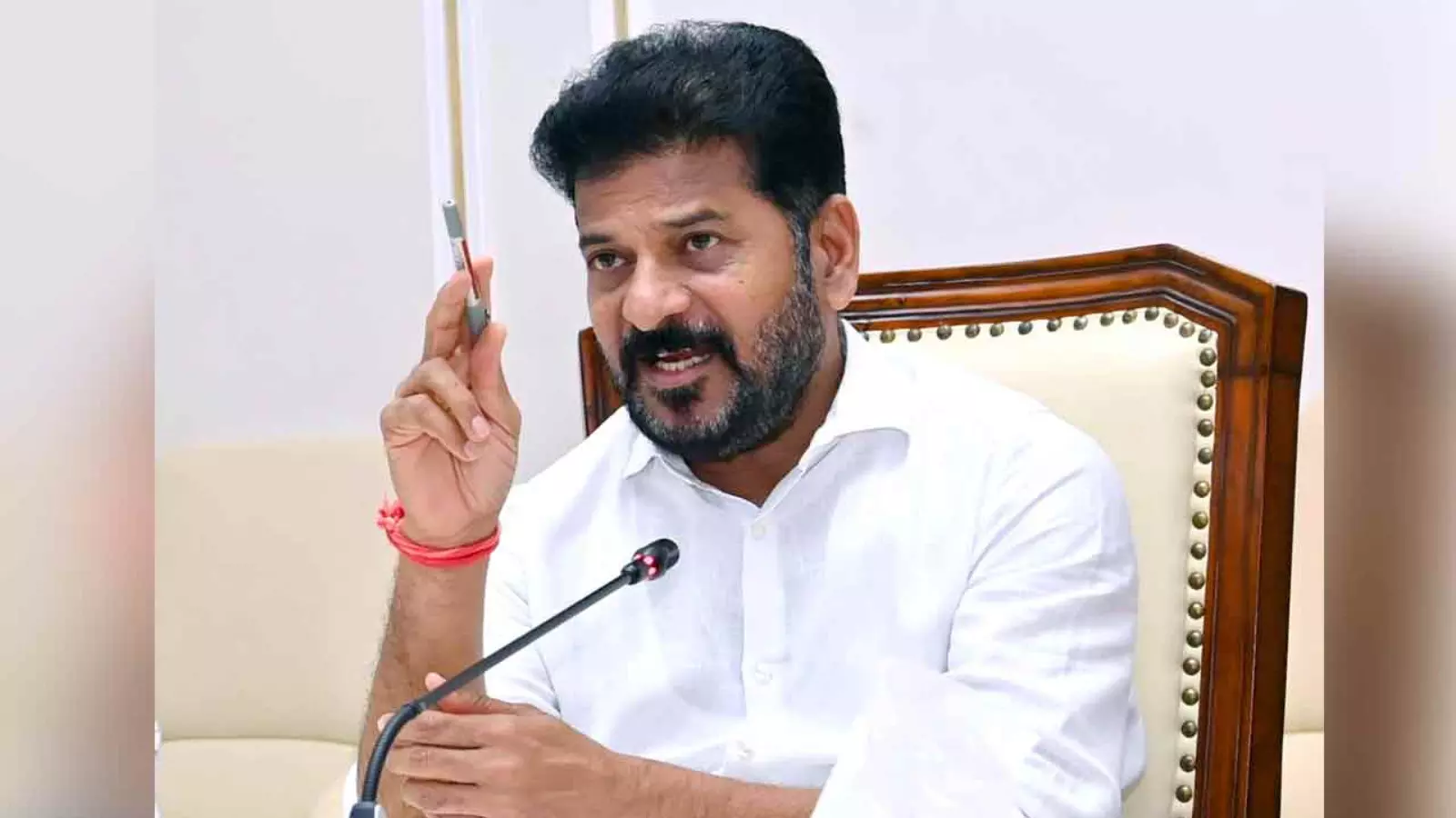 Revanth Reddy : నేడు అధికారులతో రేవంత్ సమీక్ష