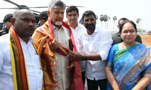 Chandrababu : హెచ్పీవీ వ్యాక్సినేషన్ ను ప్రారంభించిన చంద్రబాబు Chandrababu : హెచ్పీవీ వ్యాక్సినేషన్ ను ప్రారంభించిన చంద్రబాబు