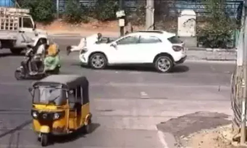 గచ్చిబౌలిలో హిట్ అండ్ రన్ కేసు నమోదు.. కానిస్టేబుల్ ను బ్యానెట్ పై ఉండగానే?