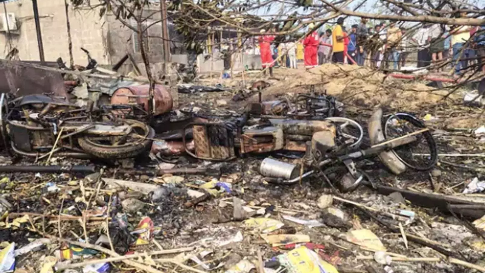 వేట్లపాలెం దుర్ఘటన పై ఏపీ ప్రభుత్వం చర్యలు వేట్లపాలెం దుర్ఘటన పై ఏపీ ప్రభుత్వం చర్యలు