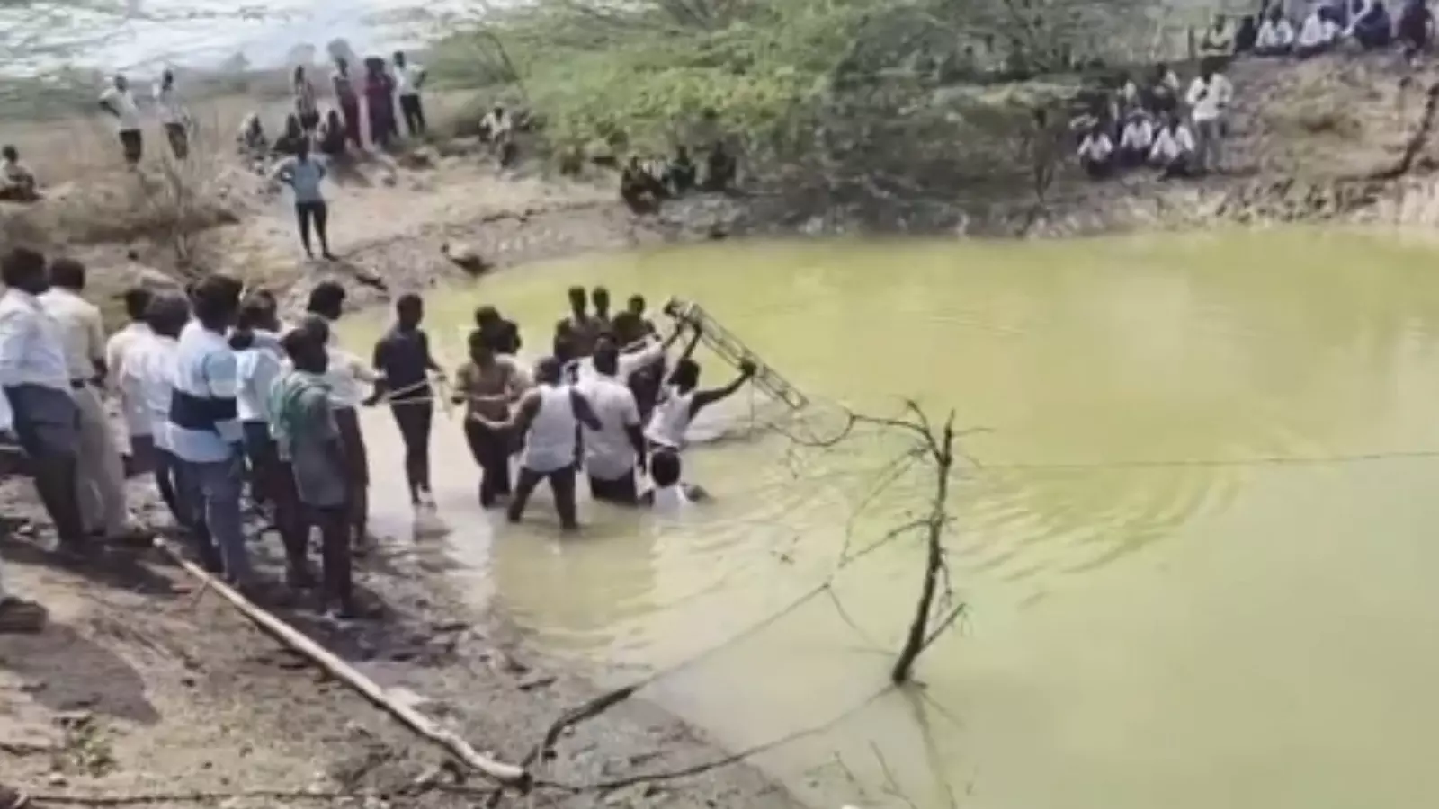 హోలీ పండగ వేళ విషాదం