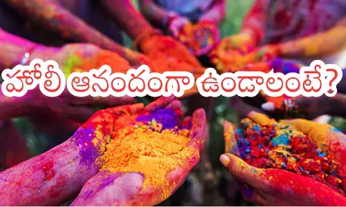 People celebrating Holi festival using natural colors while following Holi safety tips for skin and hair protection. People celebrating Holi festival using natural colors while following Holi safety tips for skin and hair protection.