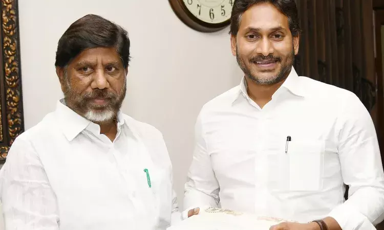జగన్ ను కలిసిన మల్లు జగన్ ను కలిసిన మల్లు