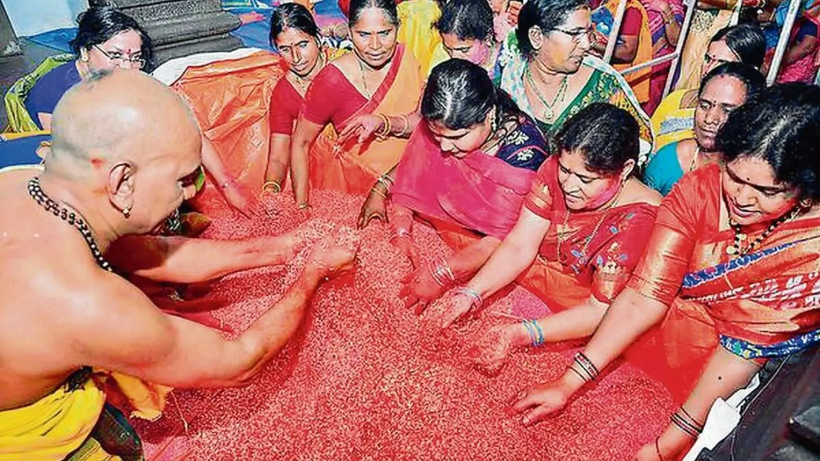 Telangana : భద్రాద్రి రామయ్యకు గోటి తలంబ్రాలు Telangana : భద్రాద్రి రామయ్యకు గోటి తలంబ్రాలు