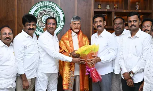 APNGO leaders meet chief minister chandrababu