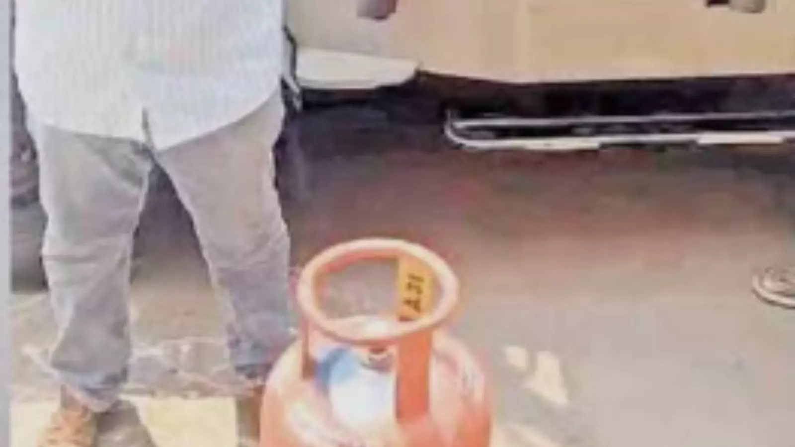 officials seize gas cylinder for non-payment of house tax