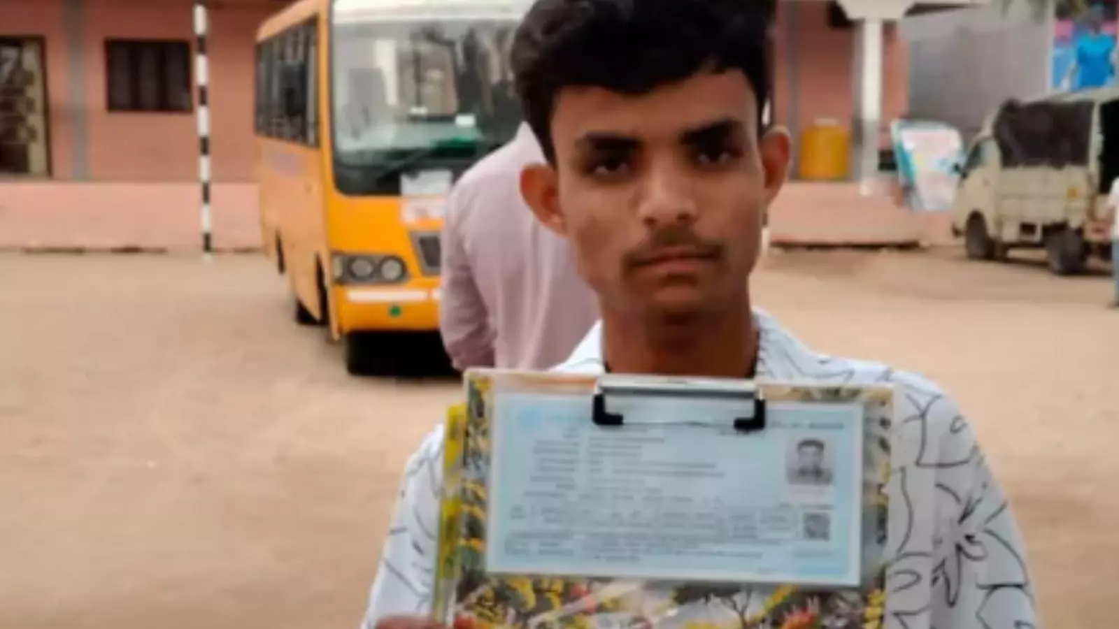 Telangana : తండ్రి మృతి.. బాధను దిగమింగుకుని పరీక్షకు