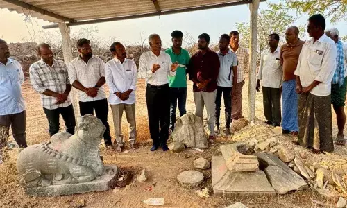 కాకతీయుల కాలపు శిధిల శివాలయం కాపాడాలి