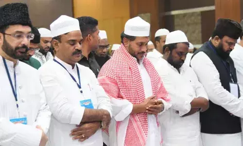 ysrcp will host an Iftar dinner for muslim brothers in vijayawada today