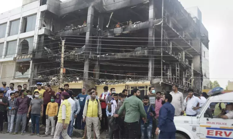 Fire accident at residential building in Delhi Palam with smoke and rescue operations