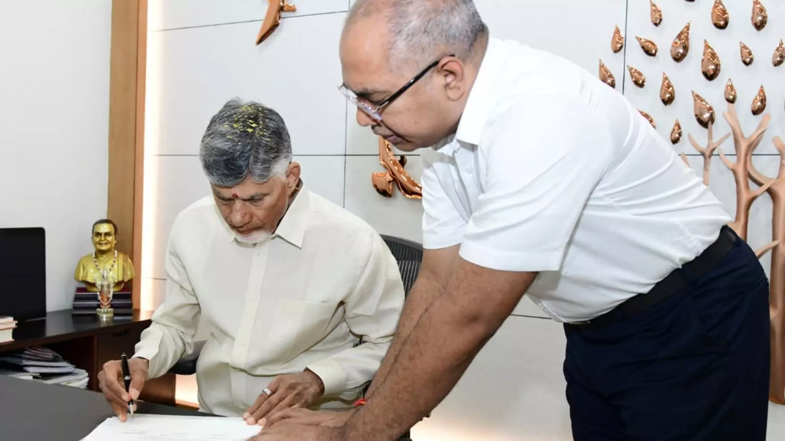 andhra pradesh chief minister chandrababu  announced good news on ugadi