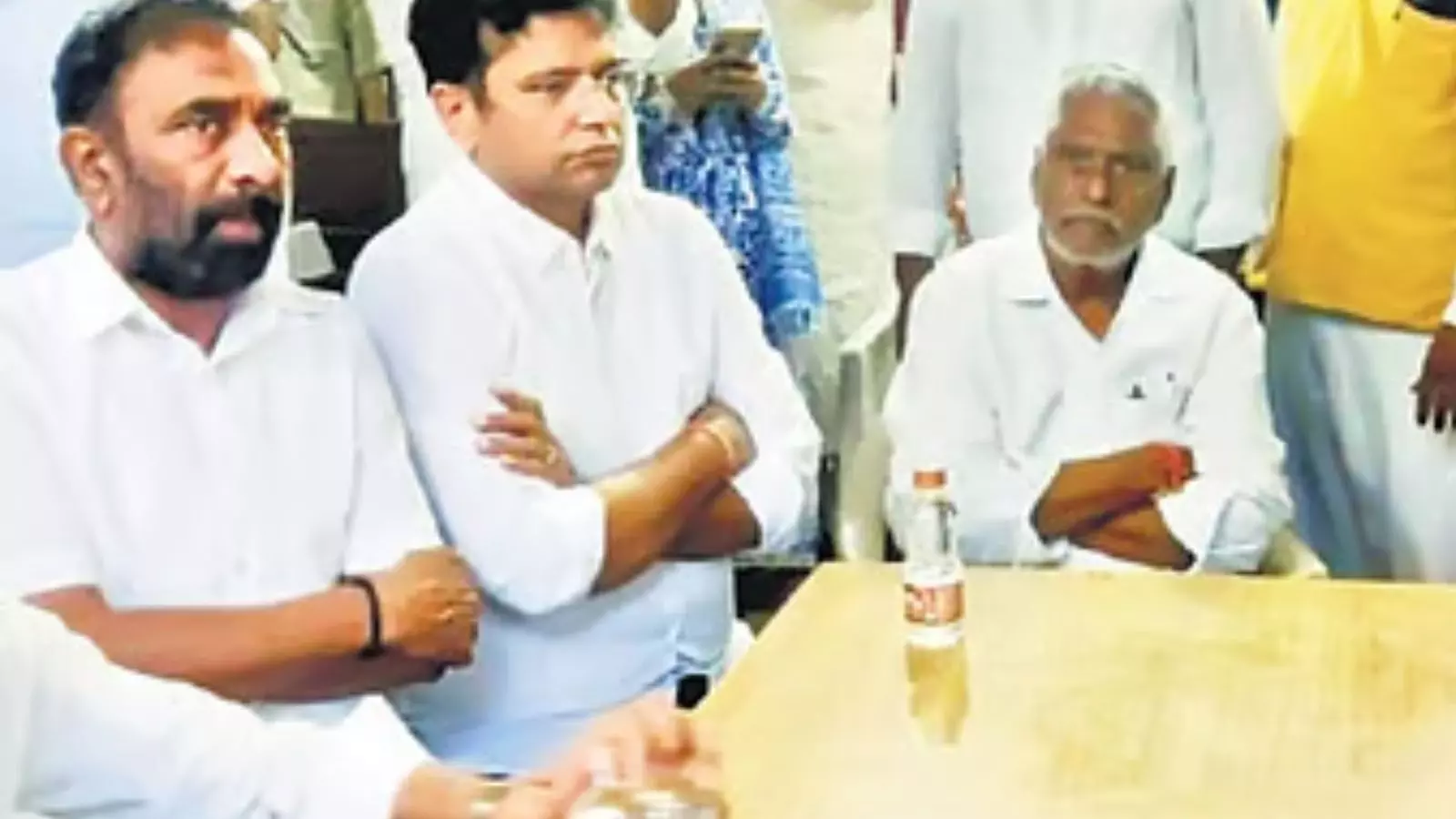 ministers meet with congress leader jeevan reddy in jagtial