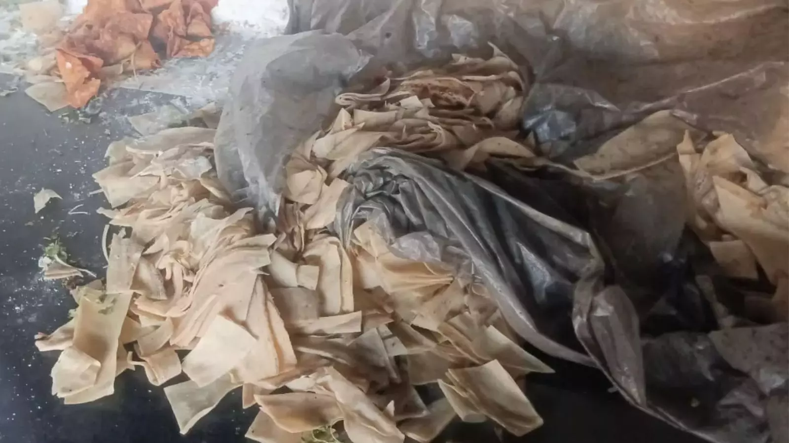 Illegal samosa unit raided in Hyderabad with spoiled eggs and reused oil seized Illegal samosa unit raided in Hyderabad with spoiled eggs and reused oil seized