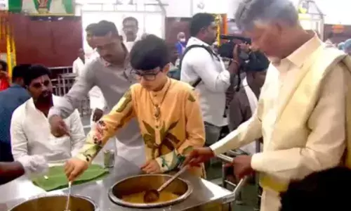 chief minister chandrababu and his family members visited lord venkateswara in tirumala