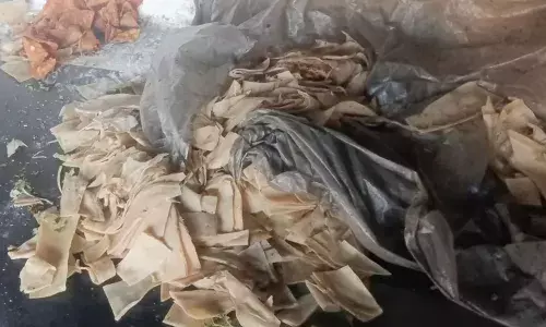 Illegal samosa unit raided in Hyderabad with spoiled eggs and reused oil seized