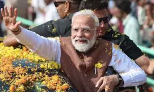 prime minister narendra modi will visit gujarat today