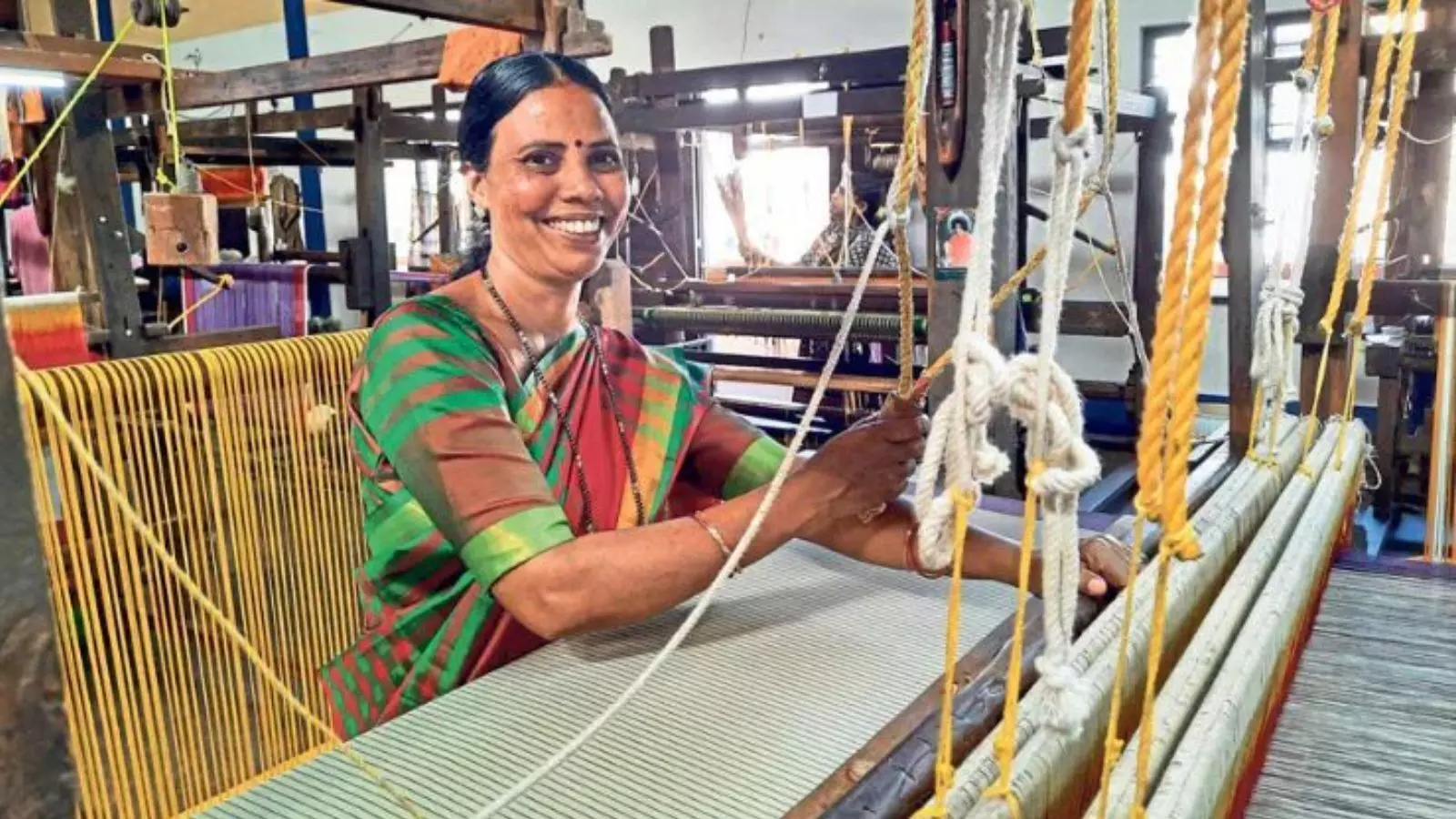 Andhra Pradesh : చేనేతలకు గుడ్ న్యూస్ చెప్పిన సర్కార్