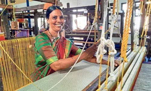 andhra pradesh government gives good news to handloom workers
