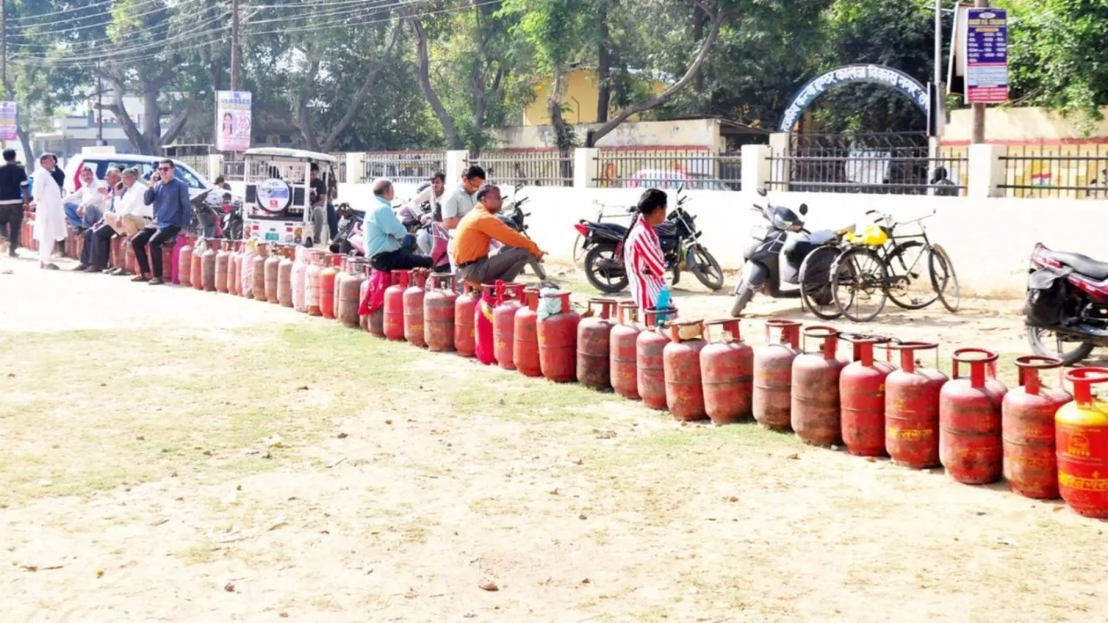 LPG gas crisis in telangana is not going away