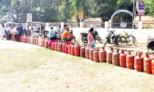 LPG gas crisis in telangana is not going away