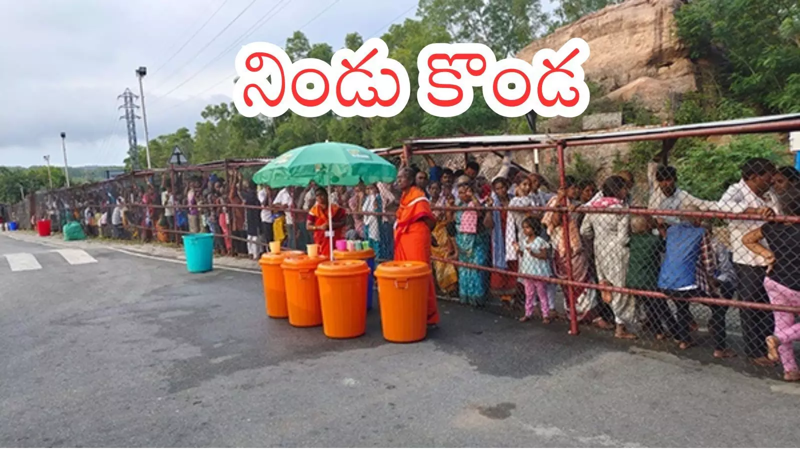 Tirumala : తిరుమల కొండ కిటకిట.. శిలాతోరణం వరకూ క్యూ లైన్