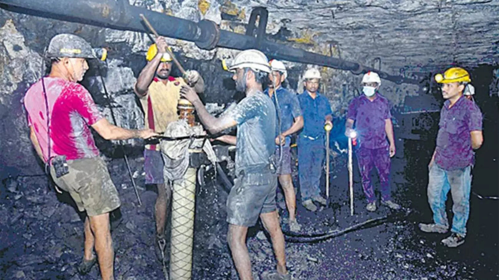 సింగరేణి కార్మికులకు గుడ్ న్యూస్ సింగరేణి కార్మికులకు గుడ్ న్యూస్