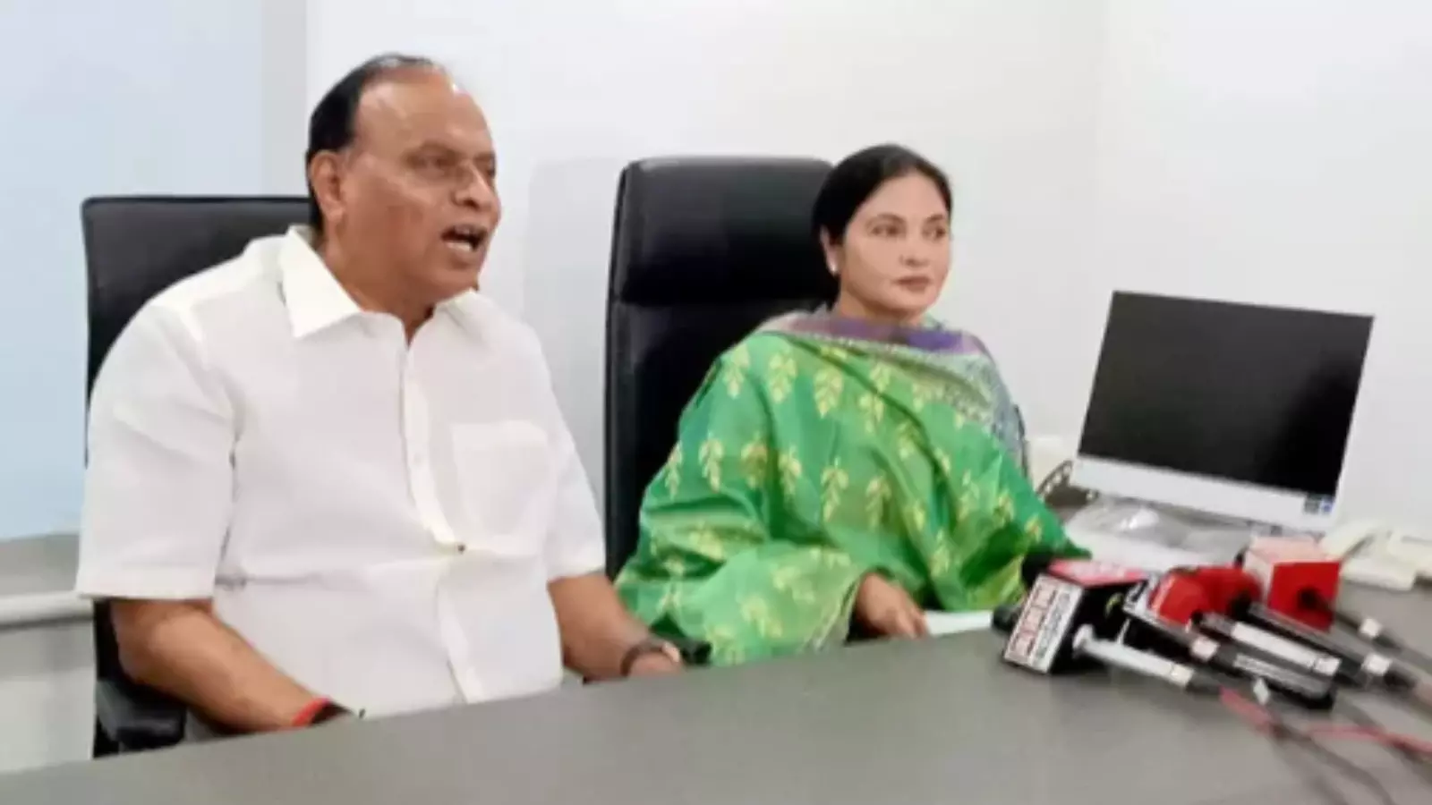 Vemireddy : వైసీపీలో చేరబోం : వేమిరెడ్డి దంపతులు Vemireddy : వైసీపీలో చేరబోం : వేమిరెడ్డి దంపతులు