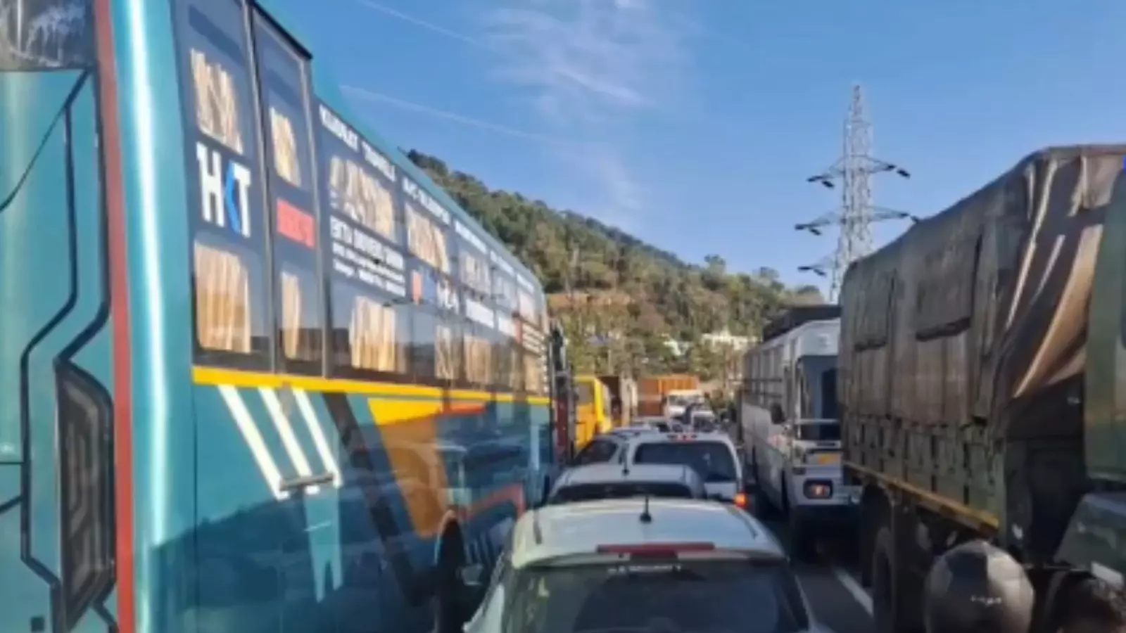 traffic on the jammu-srinagar highway has come to a complete standstill