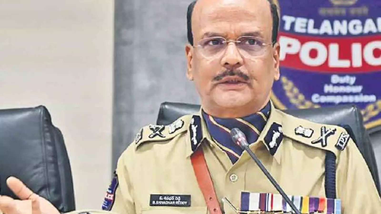 telangana dgp shivdhar reddy will visit karregutta in mulugu district today