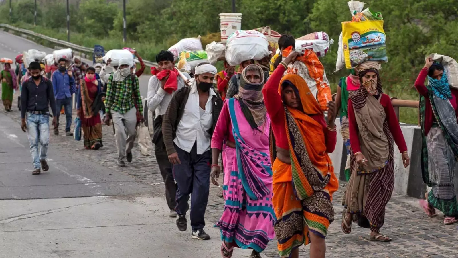 వలస కార్మికులకు కేంద్ర ప్రభుత్వం గుడ్ న్యూస్
