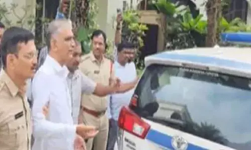 ex minister harish rao placed under house arrest by police