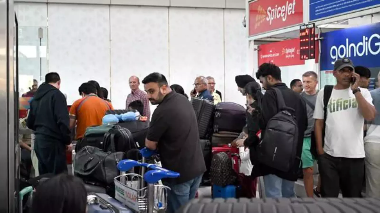 delhi airport authorities have issued an alert to passengers