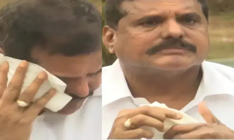 మీడియా సమావేశంలో కంట తడిపెట్టిన బొత్స మీడియా సమావేశంలో కంట తడిపెట్టిన బొత్స