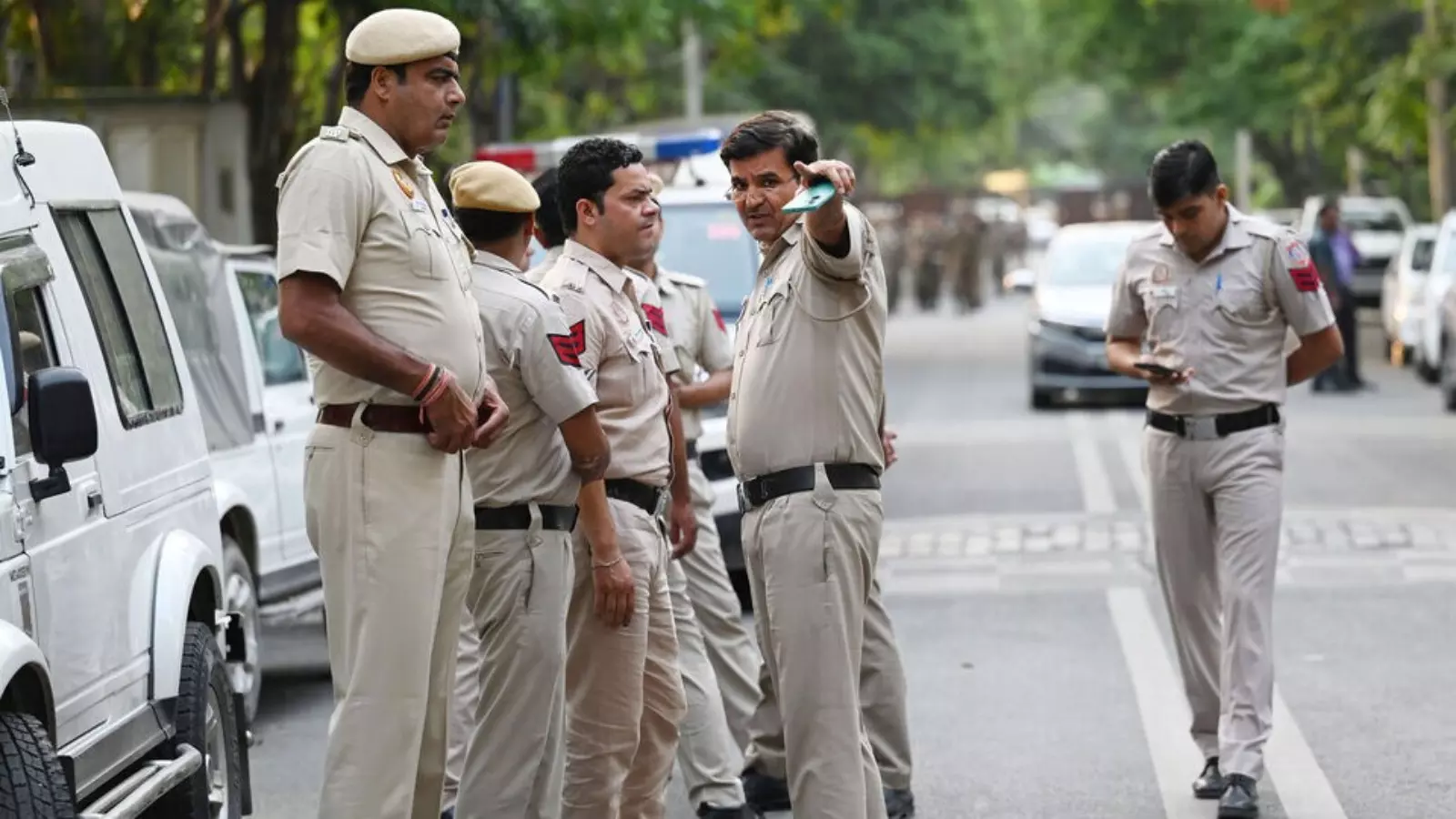 delhi police has arrested a gang of pakistani ISI agents in india