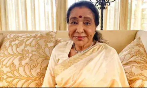 singer asha bhosle was rushed to the hospital by her family members after she suffered a heart attack