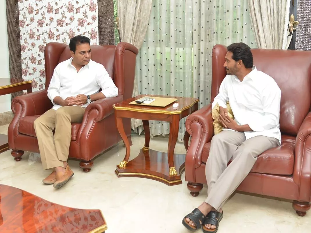 after shocks with jagan ktr meet