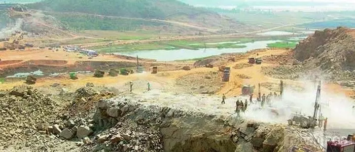 పోలవరం వద్ద మళ్లీ కుంగిన భూమి