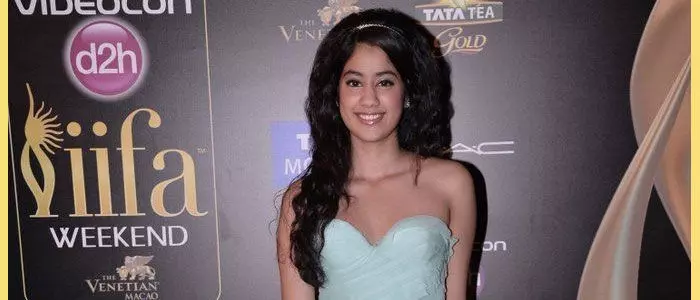 ఇలానే కిక్కెక్కిస్తావా… సినిమాల కోసం దాస్తావా? ఇలానే కిక్కెక్కిస్తావా… సినిమాల కోసం దాస్తావా?