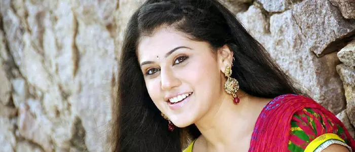 తాప్సి పన్ను