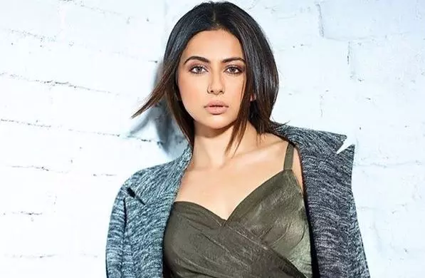 కత్తిలాంటి రకుల్..ఎక్కడా తగ్గదు కత్తిలాంటి రకుల్..ఎక్కడా తగ్గదు