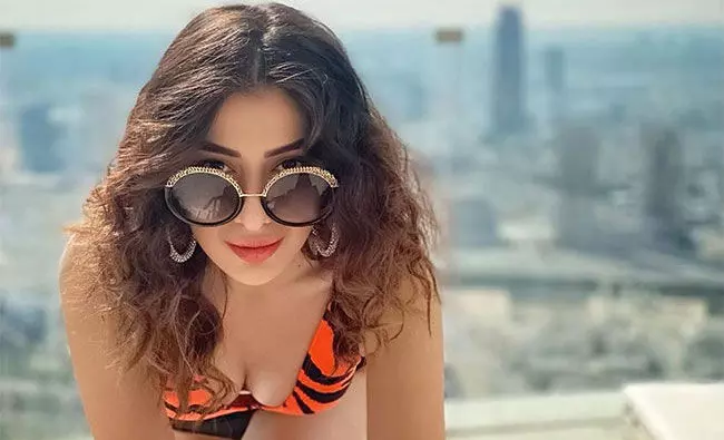 దుబాయ్ బికినీ యమా హాట్ గురూ దుబాయ్ బికినీ యమా హాట్ గురూ