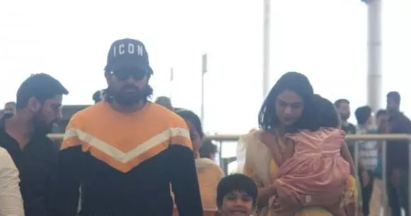 కింద రౌడీ బ్రాండ్.. పైన ఐకాన్ టోపీ.. ఏంటి కథ బన్నీ?