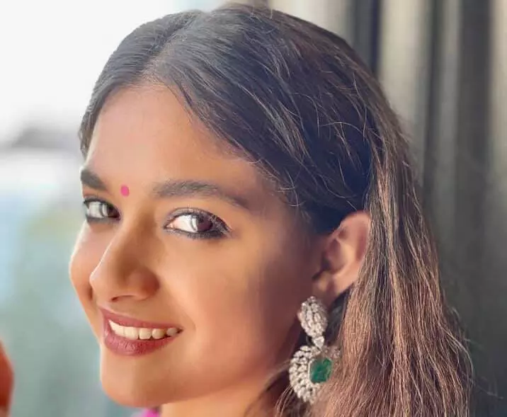 కీర్తి ఫొటోస్ పై నెటిజెన్స్ కామెంట్స్