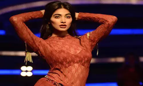 pooja hegde in tollywood top chair
