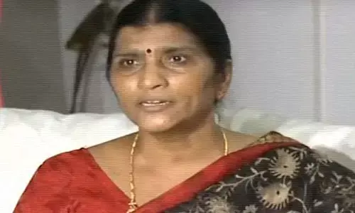 తెలంగాణ పోలీసులకు లక్ష్మీపార్వతి ఫిర్యాదు