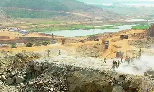 పోలవరం వద్ద మళ్లీ కుంగిన భూమి