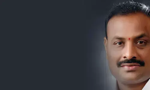 ఇద్దరు ఏపీ మంత్రుల వెనుకంజ